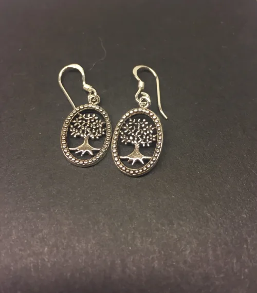 Vikingeøreringe i sølv - Livets træ Yggdrasil oval prik, livstræ, livstræet, ask, ygdrasil, yggdrassil, ovale, medaljon, fligran, yndige, feminine, lette, ægte, sølv, øreringe, ørenringe, smukke, kvalitet, specielle, vikinger, vikingesmykker, biti, ribe, freja, ydun, idun,