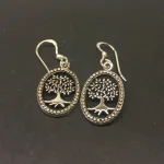 Vikingeøreringe i sølv - Livets træ Yggdrasil oval prik, livstræ, livstræet, ask, ygdrasil, yggdrassil, ovale, medaljon, fligran, yndige, feminine, lette, ægte, sølv, øreringe, ørenringe, smukke, kvalitet, specielle, vikinger, vikingesmykker, biti, ribe, freja, ydun, idun,