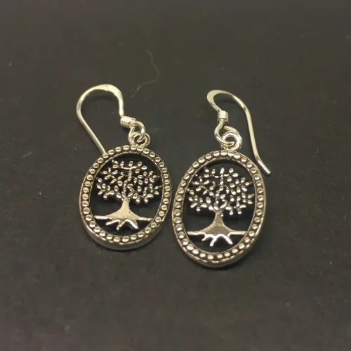 Vikingeøreringe i sølv - Livets træ Yggdrasil oval prik, livstræ, livstræet, ask, ygdrasil, yggdrassil, ovale, medaljon, fligran, yndige, feminine, lette, ægte, sølv, øreringe, ørenringe, smukke, kvalitet, specielle, vikinger, vikingesmykker, biti, ribe, freja, ydun, idun,