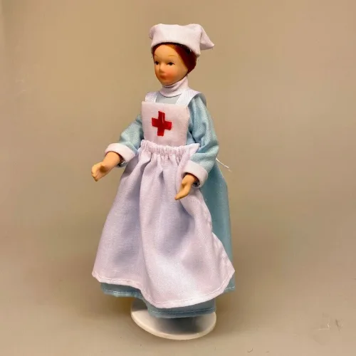 Dukke sygeplejerske, Krykke miniature, sygeplejerske, miniaturer, dukkehus, dukkehusting, til, sættekasse, sætterkasse, lille, bitte, sjove ting, medicin, læge, doktor, sygehus, brækket ben, forstuvet fod, ankel, medicin, apotek, biti, ribe