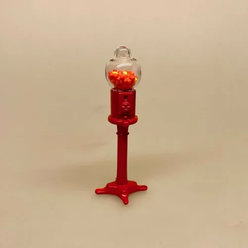 Miniature Tyggegummi Automat på Fod, slik, slik automat, tyggegummiautomat, bobletyggegummi, bublegum, fredagsslik, miniature, miniaturer, dukkehus, til dukkehuset, købmandsbutik, dukketing, dukketilbehør, dukkehustilbehør, 1:12, doll house, sætterkasse, sættekasseting, nisseting, nissetilbehør, nissedør, nissehus, nissebo, juen2019, biti, ribe, slikbutik, cafe,