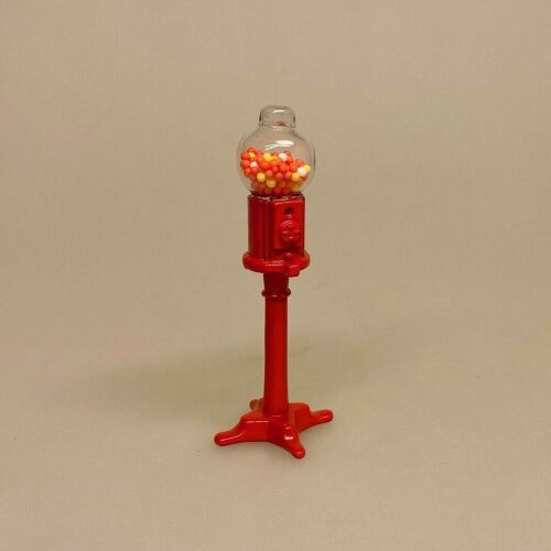 Miniature Tyggegummi Automat på Fod, slik, slik automat, tyggegummiautomat, bobletyggegummi, bublegum, fredagsslik, miniature, miniaturer, dukkehus, til dukkehuset, købmandsbutik, dukketing, dukketilbehør, dukkehustilbehør, 1:12, doll house, sætterkasse, sættekasseting, nisseting, nissetilbehør, nissedør, nissehus, nissebo, juen2019, biti, ribe, slikbutik, cafe,