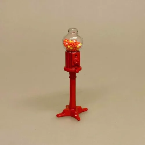 Miniature Tyggegummi Automat på Fod, slik, slik automat, tyggegummiautomat, bobletyggegummi, bublegum, fredagsslik, miniature, miniaturer, dukkehus, til dukkehuset, købmandsbutik, dukketing, dukketilbehør, dukkehustilbehør, 1:12, doll house, sætterkasse, sættekasseting, nisseting, nissetilbehør, nissedør, nissehus, nissebo, juen2019, biti, ribe, slikbutik, cafe,