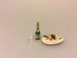 Miniature Champagne i glasflaske, bobler, flaske bobler, boblevand, prosecco, spumante, frizzante, hvidvin, dukkehus, til dukkehuset, vinfestival, gavekort, vinbar, lækker, miniature, mini, 1:12, sættekasse, sangskjuler, nisseting, nisser, kigkasse, små ting, biti, ribe,