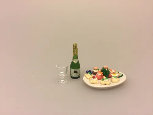 Miniature Champagne i glasflaske, bobler, flaske bobler, boblevand, prosecco, spumante, frizzante, hvidvin, dukkehus, til dukkehuset, vinfestival, gavekort, vinbar, lækker, miniature, mini, 1:12, sættekasse, sangskjuler, nisseting, nisser, kigkasse, små ting, biti, ribe,