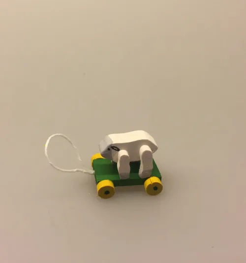 Miniature Trækdyr lam, Miniature Trækdyr elefant, bodil, lilleper, lille per, lille pers, elefant, trækelefant, snor, trædyr, dukkehus, legetøj, dukkehusting, miniaturer, mini, biti, ribe, nisserne, nissedør, nissehus, nissebo,