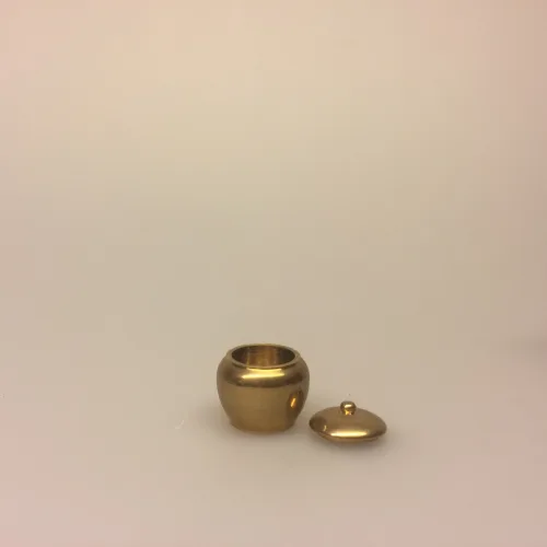 Messing krukke miniature, apotek, apotekerkrukke, laboratorie, dukkehus, dukkehusting, småt, bittelille, bittesmå, dukkehusting, nisser, nissebo, nissedør, nissehus, sættekasse, sætterkasse, amagerhylde, sangskjuler, sjov, gaveide, eksamen, biti, ribe