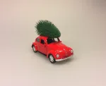 VW Folkevogn bobbel classic med juletræ på taget - Rød, vw, volkswagen, julebil, bil med grantræ, bil med juletræ, folkevogn med træ, folkevogn med juletræ, folkevogn med grantræ, driving home for christmas, driving home for xmas, julepynt, dekoration, stilleben, julebord, julen 2019, med granatræ på taget, bobbel, boble, bobble, nedgroet negl, asfalt bobbel, biti, ribe