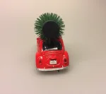 VW Folkevogn bobbel classic med juletræ på taget - Rød, vw, volkswagen, julebil, bil med grantræ, bil med juletræ, folkevogn med træ, folkevogn med juletræ, folkevogn med grantræ, driving home for christmas, driving home for xmas, julepynt, dekoration, stilleben, julebord, julen 2019, med granatræ på taget, bobbel, boble, bobble, nedgroet negl, asfalt bobbel, biti, ribe