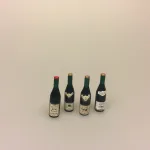 Miniature Rødvin, Miniature Kasse med rødvin, rødvinsflasker, rødvin, vinkasse, vingave, gavekort, vinbar, dukkehusting, dukkehus, miniaturer, mini, 1:12, sættekasse, sætterkasse, ting til, dukkemad, legemad, mad til, biti, ribe