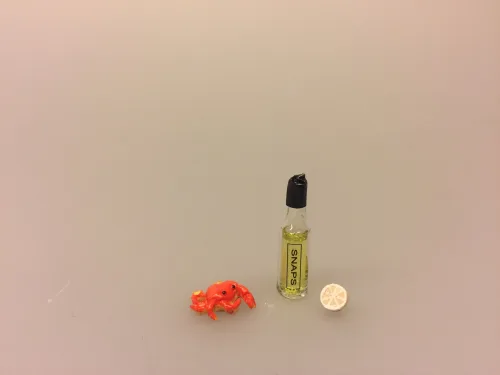 Miniature Snaps i glasflaske, snaps, snapseflaske, akvavit, livets vand, ildvand, mini, 1:12, dukkehus, biti, ribe