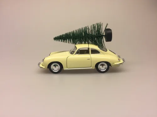 Modelbil Porsche Med Juletræ - Creme, Modelbil Porche med juletræ rød, old timer, gamle biler, old school, bil, modelbil, rød, julebil, bil med juletræ, bil med juletræ på taget, bil med grantræ, moderne julepynt, julen 2019, sportsvogn, racerbil, veteran bil, veteranbil, lækker, luksus, samler på biler, cool, lækker kvalitet, skøn, sjov, flot, biti, ribe, veterantræf, hovedengen