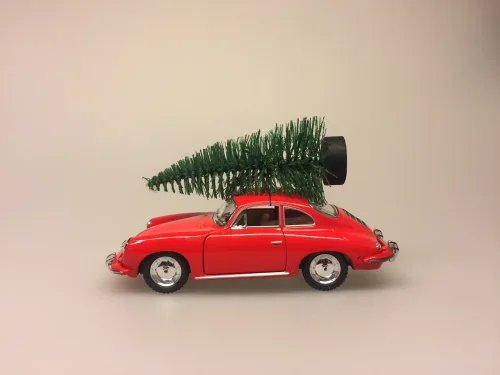 Modelbil Porsche Med Juletræ - Rød, old timer, gamle biler, old school, bil, modelbil, rød, julebil, bil med juletræ, bil med juletræ på taget, bil med grantræ, moderne julepynt, julen 2019, sportsvogn, racerbil, veteran bil, veteranbil, lækker, luksus, samler på biler, cool, lækker kvalitet, skøn, sjov, flot, biti, ribe, veterantræf, hovedengen
