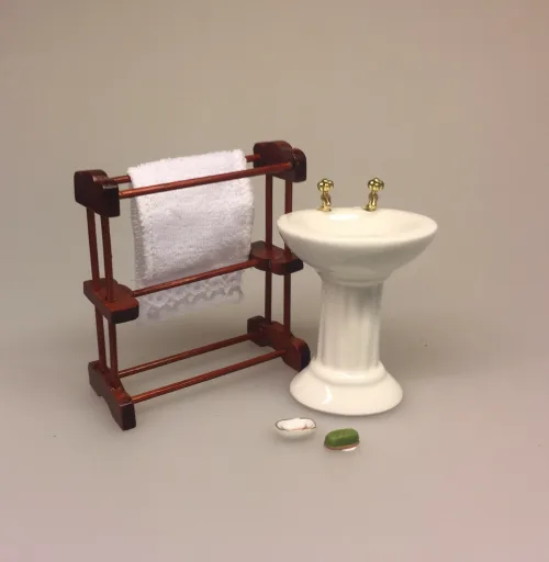 Miniature Håndvask i porcelæn lilla blomst, Miniature Håndvask i porcelæn , badeværelse, porcelænsvask, håndvask, bad, dukkehus, til dukkehuset, dukkehusting, dukkehus tilbehør, miniaturer, dukkemøbler, dukketilbehør, dukketing, biti, ribe