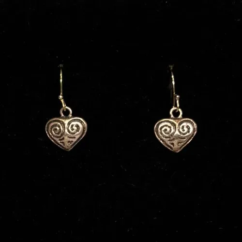 Vikinge Ørehængere Bronze - Hjerte amuletter, Vikinge Ørehængere i bronze - Hjerte amuletter , kærlighed, kæreste, kærestegave, kærlighedsgave, symbol, årsdag, valentines, bryllupsdag, forlovelse, vikingesmykker, vikinger, aser, frugtbarhed, tillykke, museums, museumssmykker, bronze, bronzesmykker, gyldne, kobber, kopi, kopismykker, ægte, originale, danske, gamle, guder, nordisk, mytologi, historiske, smykker, fund, ribe, biti, mors dag