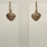 Vikinge Ørehængere Bronze - Hjerte amuletter, Vikinge Ørehængere i bronze - Hjerte amuletter , kærlighed, kæreste, kærestegave, kærlighedsgave, symbol, årsdag, valentines, bryllupsdag, forlovelse, vikingesmykker, vikinger, aser, frugtbarhed, tillykke, museums, museumssmykker, bronze, bronzesmykker, gyldne, kobber, kopi, kopismykker, ægte, originale, danske, gamle, guder, nordisk, mytologi, historiske, smykker, fund, ribe, biti, mors dag