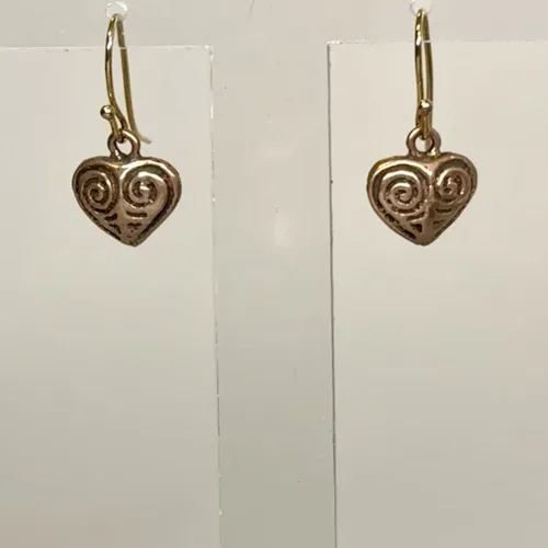 Vikinge Ørehængere Bronze - Hjerte amuletter, Vikinge Ørehængere i bronze - Hjerte amuletter , kærlighed, kæreste, kærestegave, kærlighedsgave, symbol, årsdag, valentines, bryllupsdag, forlovelse, vikingesmykker, vikinger, aser, frugtbarhed, tillykke, museums, museumssmykker, bronze, bronzesmykker, gyldne, kobber, kopi, kopismykker, ægte, originale, danske, gamle, guder, nordisk, mytologi, historiske, smykker, fund, ribe, biti, mors dag