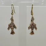 Bronze Øreringe - Odins Ravne Hugin og Munin, ravn, ravne, Odin, Odins ravne, klogskab, viden, information, nordisk, mytologi, nordiske guder, smykker, bronze, øreringe, ørehængere, fugle, gamle, museumsfund, museumssmykker, vikingesmykker, vikingeøreringe, hængeøreringe, ørehængere, kobber, bronzesmykker, ydun, idun, thor, sif, fenris, danerne, aser, asatro, kopismykker, vikingekopi, guldskat, udgravninger, biti, ribe, vadehavet, sort sol, domkirken, ansgar, gaveide, gave, gyldne, gyldent, kobberfarvet, kobberbryllup,