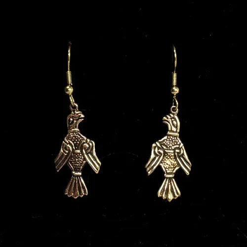 Bronze Øreringe - Odins Ravne Hugin og Munin, ravn, ravne, Odin, Odins ravne, klogskab, viden, information, nordisk, mytologi, nordiske guder, smykker, bronze, øreringe, ørehængere, fugle, gamle, museumsfund, museumssmykker, vikingesmykker, vikingeøreringe, hængeøreringe, ørehængere, kobber, bronzesmykker, ydun, idun, thor, sif, fenris, danerne, aser, asatro, kopismykker, vikingekopi, guldskat, udgravninger, biti, ribe, vadehavet, sort sol, domkirken, ansgar, gaveide, gave, gyldne, gyldent, kobberfarvet, kobberbryllup,