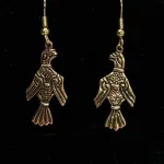 Bronze Øreringe - Odins Ravne Hugin og Munin, ravn, ravne, Odin, Odins ravne, klogskab, viden, information, nordisk, mytologi, nordiske guder, smykker, bronze, øreringe, ørehængere, fugle, gamle, museumsfund, museumssmykker, vikingesmykker, vikingeøreringe, hængeøreringe, ørehængere, kobber, bronzesmykker, ydun, idun, thor, sif, fenris, danerne, aser, asatro, kopismykker, vikingekopi, guldskat, udgravninger, biti, ribe, vadehavet, sort sol, domkirken, ansgar, gaveide, gave, gyldne, gyldent, kobberfarvet, kobberbryllup,
