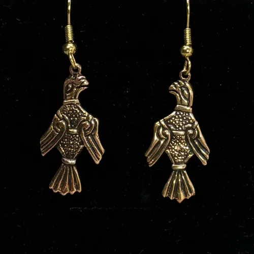 Bronze Øreringe - Odins Ravne Hugin og Munin, ravn, ravne, Odin, Odins ravne, klogskab, viden, information, nordisk, mytologi, nordiske guder, smykker, bronze, øreringe, ørehængere, fugle, gamle, museumsfund, museumssmykker, vikingesmykker, vikingeøreringe, hængeøreringe, ørehængere, kobber, bronzesmykker, ydun, idun, thor, sif, fenris, danerne, aser, asatro, kopismykker, vikingekopi, guldskat, udgravninger, biti, ribe, vadehavet, sort sol, domkirken, ansgar, gaveide, gave, gyldne, gyldent, kobberfarvet, kobberbryllup,