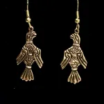 Bronze Øreringe - Odins Ravne Hugin og Munin, ravn, ravne, Odin, Odins ravne, klogskab, viden, information, nordisk, mytologi, nordiske guder, smykker, bronze, øreringe, ørehængere, fugle, gamle, museumsfund, museumssmykker, vikingesmykker, vikingeøreringe, hængeøreringe, ørehængere, kobber, bronzesmykker, ydun, idun, thor, sif, fenris, danerne, aser, asatro, kopismykker, vikingekopi, guldskat, udgravninger, biti, ribe, vadehavet, sort sol, domkirken, ansgar, gaveide, gave, gyldne, gyldent, kobberfarvet, kobberbryllup,