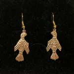 Bronze Øreringe - Odins Ravne Hugin og Munin, ravn, ravne, Odin, Odins ravne, klogskab, viden, information, nordisk, mytologi, nordiske guder, smykker, bronze, øreringe, ørehængere, fugle, gamle, museumsfund, museumssmykker, vikingesmykker, vikingeøreringe, hængeøreringe, ørehængere, kobber, bronzesmykker, ydun, idun, thor, sif, fenris, danerne, aser, asatro, kopismykker, vikingekopi, guldskat, udgravninger, biti, ribe, vadehavet, sort sol, domkirken, ansgar, gaveide, gave, gyldne, gyldent, kobberfarvet, kobberbryllup,