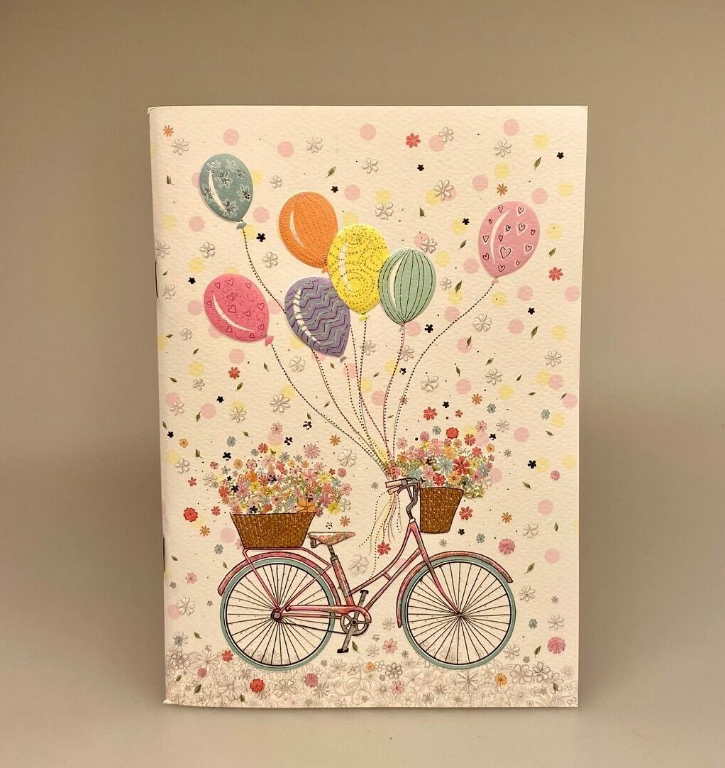 Hæfte A5 med Cykel og balloner, balloner, fest, fødselsdag, tillykke, cykel, cykelløb, cykel i gave, symbolsk, penge til cykel, ting med cykler, blomster, cykelkurv, ud i det blå, cykeltur, cykelferie, gaveide, biti, ribe