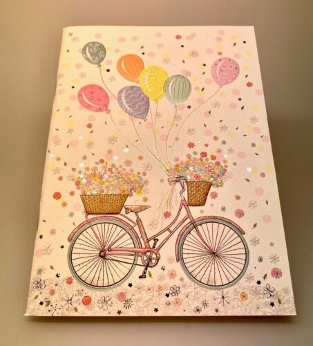 Hæfte A5 med Cykel og balloner, balloner, fest, fødselsdag, tillykke, cykel, cykelløb, cykel i gave, symbolsk, penge til cykel, ting med cykler, blomster, cykelkurv, ud i det blå, cykeltur, cykelferie, gaveide, biti, ribe