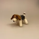 Nøglering med Hund håndlavet i uld filt , filt, filthund, filt nøglering, hund, ting med hunde, hundeting, nøglering, jack russel, terrier, foxterrier, ribehund, ribe, hund, sjov, sød, fin, håndlavet, bæredygtig, bio, ufarvet, naturlig, beagle,