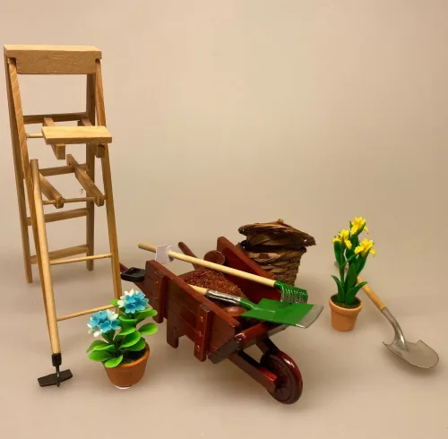 Miniature Kurv med låg flettet 1:12 , havearbejde, visne blade, Miniature Vaskekurv flettet 1:12, Skjorte miniature 1:12 fint sammenfoldet stykvist assorterede, dukketøj, vasketøj, strygetøj, miniature, miniaturer, dukkehus, dukkehuset, dukkehustilbehør, dukkehusting, dukkestørrelse, lille, små, gavekort, penge til tøj, sangskjuler, symbolsk, pengegave, sætterkasse, sættekasse, 1:12, biti, ribe