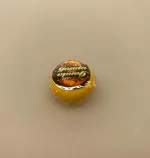 Miniature Gouda ost, ost, ostebord, gauda, rund ost, købmandsbutik, købmandsvarer, mini, miniature, miniaturer, gammel, gamle, dukkehusting, dukkehuset, ting til, interiør, mad, dukkemad, legemad, sætterkassen, sættekasseting, model, legemad, biti, ribe, 1:12