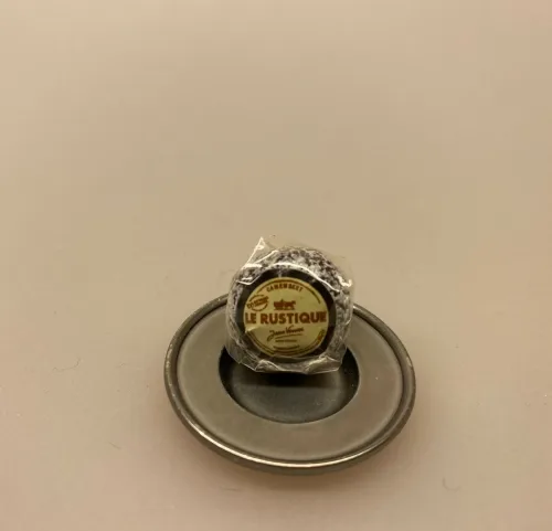 Miniature Fransk ost ,Miniature Gouda ost, ost, ostebord, gauda, rund ost, købmandsbutik, købmandsvarer, mini, miniature, miniaturer, gammel, gamle, dukkehusting, dukkehuset, ting til, interiør, mad, dukkemad, legemad, sætterkassen, sættekasseting, model, legemad, biti, ribe, 1:12, ost og vin, gavekort, ost og vin