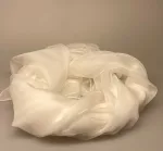 Silkechiffon 1163 XL - Hvidt, 1163-00, hvidt, tørklæde, silketørklæde, silke, ren silke, 100% silke, stola, bolero, sjal, konfirmation, konfirmationstøj, konfirmationstilbehør, kor, luksus, lækkert, smukt, biti, ribe, håndrullede kanter, let, tyndt, fint, elegant,