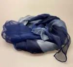 Silkechiffon 1163 XL - Marineblå/lyseblå, 1163-44, jeansblå, denimblå, gråblå, mørkeblå, navyblå, marine blå, blå farver, tyndt, stort, lækkert, luksuriøst, flot, eksklusivt, stola, sjal, tørklæde, silketørklæde, ren silke, silkesjal, silkestola, biti, ribe