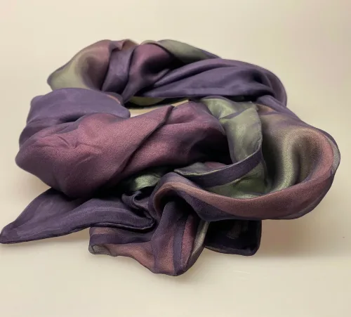 Tørklæde 7627 - 3 lag silke Lilla/grøn, 7627-57, , Tørklæde 7627 - 3 lag silke , petroleumsgrøn, blommefarvet, silke, ren silke, 100% silke, tredobbelt, tre-lags, ægte, luksus, kvalitet, eksklusivt, smukt, klassisk, fest, festtøj, stola, silketørklæde, tørklæde, af silke, biti, ribe, kor