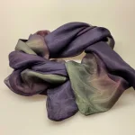 Tørklæde 7627 - 3 lag silke Lilla/grøn, 7627-57, , Tørklæde 7627 - 3 lag silke , petroleumsgrøn, blommefarvet, silke, ren silke, 100% silke, tredobbelt, tre-lags, ægte, luksus, kvalitet, eksklusivt, smukt, klassisk, fest, festtøj, stola, silketørklæde, tørklæde, af silke, biti, ribe, kor