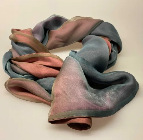 Tørklæde 7627 - 3 lag silke, tredobbetl, 3-dobbelt, tre-lags, ren silke, ægte silke, silketørlæde, sjal, stola, fest, festtøj, eksklusivt, lækkert, kvalitet, specielt, smukt, biti, ribe, senas, kinesisk, 100%, ædelt, naturmateriale, flot, alle farver, 7627-Tørklæde 7627 - 3 lag silke Grå/Rosa, Tørklæde 7627 - 3 lag silke Petrol, petroleumsblå, petroleumsgrøn, blommefarvet, silke, ren silke, 100% silke, tredobbelt, tre-lags, ægte, luksus, kvalitet, eksklusivt, smukt, klassisk, fest, festtøj, stola, silketørklæde, tørklæde, af silke, biti, ribe, kor, gammelrosa, grå, støvet,