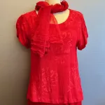 Batik Bluse Taro Kortærmet - Krummelurer Rød , kortærmet, med korte ærmer, crinkle, strygefri, natur, naturmaterialer, åndbar, smart, speciel, rød, postkasserød, klar rød, kort, sommerbluse, sommertop, forårsbluse, figursyet, små størrelser, frisk, smart, chic, kvalitet, holdbar, batik, batikfarvet, batiktryk, biti, ribe, diva
