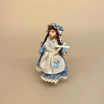 Lille pige Laura, kyse, mamelukker, 1:12, Lille dukke, Lille pige, dukkehusdukke, dukkehusdukker, dukke, dukkepige, pigedukke, ting til dukkehuset, dukkehusting, dukketing, miniature, miniaturer, små ting, sættekassen, sættekasseting, biti, ribe