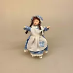 Lille pige Laura, kyse, mamelukker, 1:12, Lille dukke, Lille pige, dukkehusdukke, dukkehusdukker, dukke, dukkepige, pigedukke, ting til dukkehuset, dukkehusting, dukketing, miniature, miniaturer, små ting, sættekassen, sættekasseting, biti, ribe