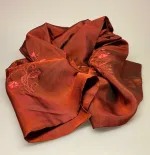 Tørklæde dobbelt thaisilke med broderi - Bordeux, brunt, rustfarvet, varm farve, Tørklæde dobbelt thaisilke med broderi - Beige, , håndbroderet, blomster, broderi, dobbelt, thaisilke, fed silke, ren silke, eksklusivt, elegant, stola, fest, festtilbehør, sjal, lækkert, kvalitet, limited edition, unika, begrænset oplag, neutralt, flot, luksus, gaveide, tilbud, value for money, mærkevarer, biti, ribe, vadehavet, nationalpark, louis vuitton felice,