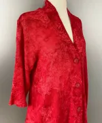 Uno Jakke i A-facon med Hør - Rød, koldrød, bærrød, lang, jakke, hørjakke, afslappet, casual, festlig, vidde, rummelig, kimono, batik, biti, ribe, diva, flot, farver, farveglad, ghita nørby,