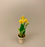 Miniature Potte med påskeliljer, blomster, blomst, narcisser, påskeliljer, pinseliljer, påske, påskeblomster, mini, urtepotte, lerpotte, blomsterpotte, dukkehus, dukkehusting, dukkehustilbehør, 1:12, skala, mini, miniature, miniatyre, miniaturer, sættekasse, sætterkasse, sangskjuler, symbolsk, gavekort, planteskole, haven, have entusiast, havemand, gartner, uddannet, biti, ribe, landskabsarkitekt,