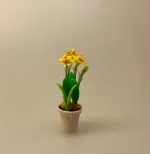 Miniature Potte med påskeliljer, blomster, blomst, narcisser, påskeliljer, pinseliljer, påske, påskeblomster, mini, urtepotte, lerpotte, blomsterpotte, dukkehus, dukkehusting, dukkehustilbehør, 1:12, skala, mini, miniature, miniatyre, miniaturer, sættekasse, sætterkasse, sangskjuler, symbolsk, gavekort, planteskole, haven, have entusiast, havemand, gartner, uddannet, biti, ribe, landskabsarkitekt,