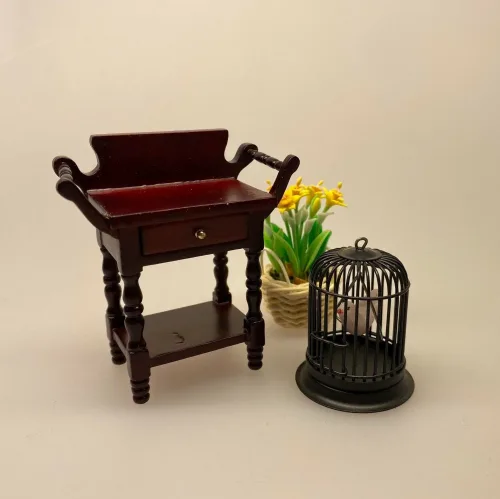 Miniature Fuglebur med fugl, bur, kanariefugl, undulat, fuglebur, pipfugl, 1:12, dukkehus, dukkehusting, dukkehustilbehør, ting til, dukkehuset, miniaturer, miniature, sætterkasse, sættekasse, sangskjuler, symbolik, kæledyr, biti, ribe