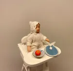 Miniature Hagesmæk, baby, dukketing, dukkehus, dukkehustilbehør, dukkehusting, ting til, dukkehuset, sættekasse, sætterkassen, mini, miniature, 1:12, biti, ribe, sangskjuler, sjov, symbolsk, jordmoder, jordemoder, tillykke, eksamen, bestået, ide, gaveide