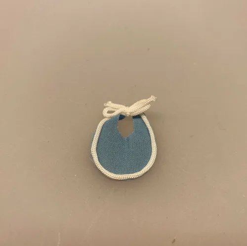 Miniature Hagesmæk, baby, dukketing, dukkehus, dukkehustilbehør, dukkehusting, ting til, dukkehuset, sættekasse, sætterkassen, mini, miniature, 1:12, biti, ribe, sangskjuler, sjov, symbolsk, jordmoder, jordemoder, tillykke, eksamen, bestået, ide, gaveide