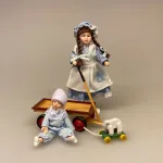 Miniature Trækvogn - Legevogn, dukkehus, dukkehusting, dukkehustilbehør, ting til, 1:12, mini, miniature, miniaturer, dollhouse, lege, samlere, legetøj, håndlavet, fungerer, biti, ribe, købmand, købmandsbutik, Lille pige Laura, kyse, mamelukker, 1:12, Lille dukke, Lille pige, dukkehusdukke, dukkehusdukker, dukke, dukkepige, pigedukke, ting til dukkehuset, dukkehusting, dukketing, miniature, miniaturer, små ting, sættekassen, sættekasseting, biti, ribe