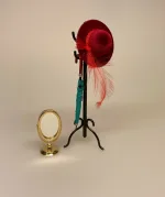 Miniature Bordspejl Messing, guld, messing, spejl, bordspejl, dukkehusspejl, lillebitte, miniaturer, miniaturespejl, dukkehustilbehør, dukkehusting, badeværelse, skønhedsbehandling, gavekort, sangskjuler, biti, ribe